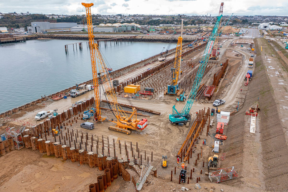 Battage d'inclusions rigides sur le quai EMR à Brest