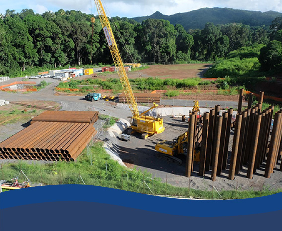 Battage d'inclusions rigides métalliques pour réservoir hydrocarbures de Longoni à Mayotte