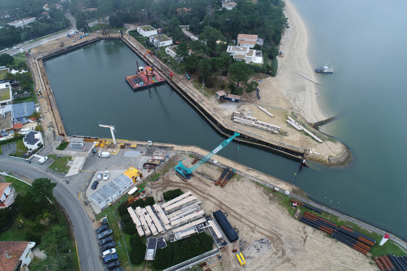 Installation of the new dock in the Port de La Vigne