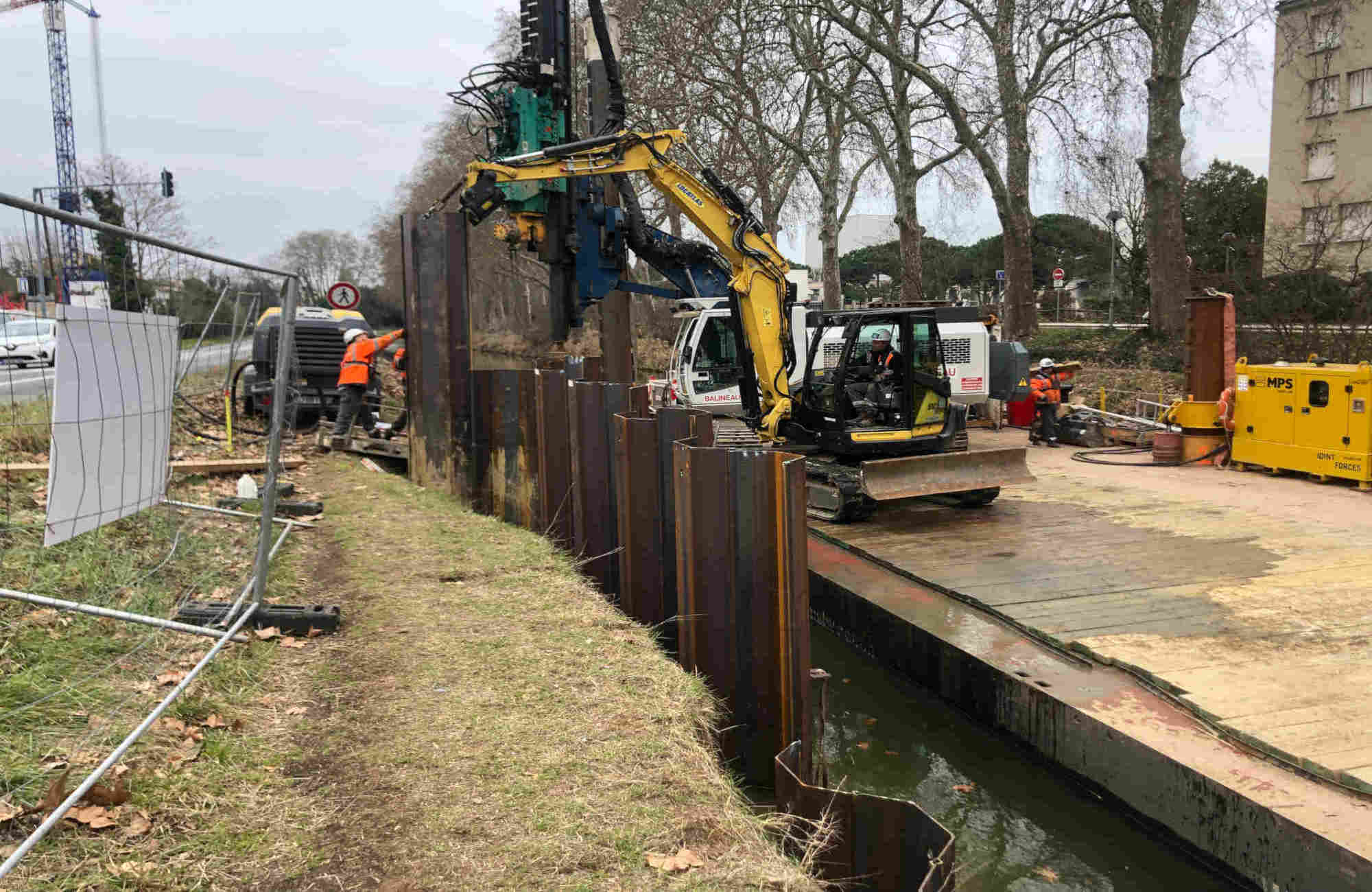 Berges du canal du midi - Boulevard de la Méditerranée - travaux vibrofonçage palplanches