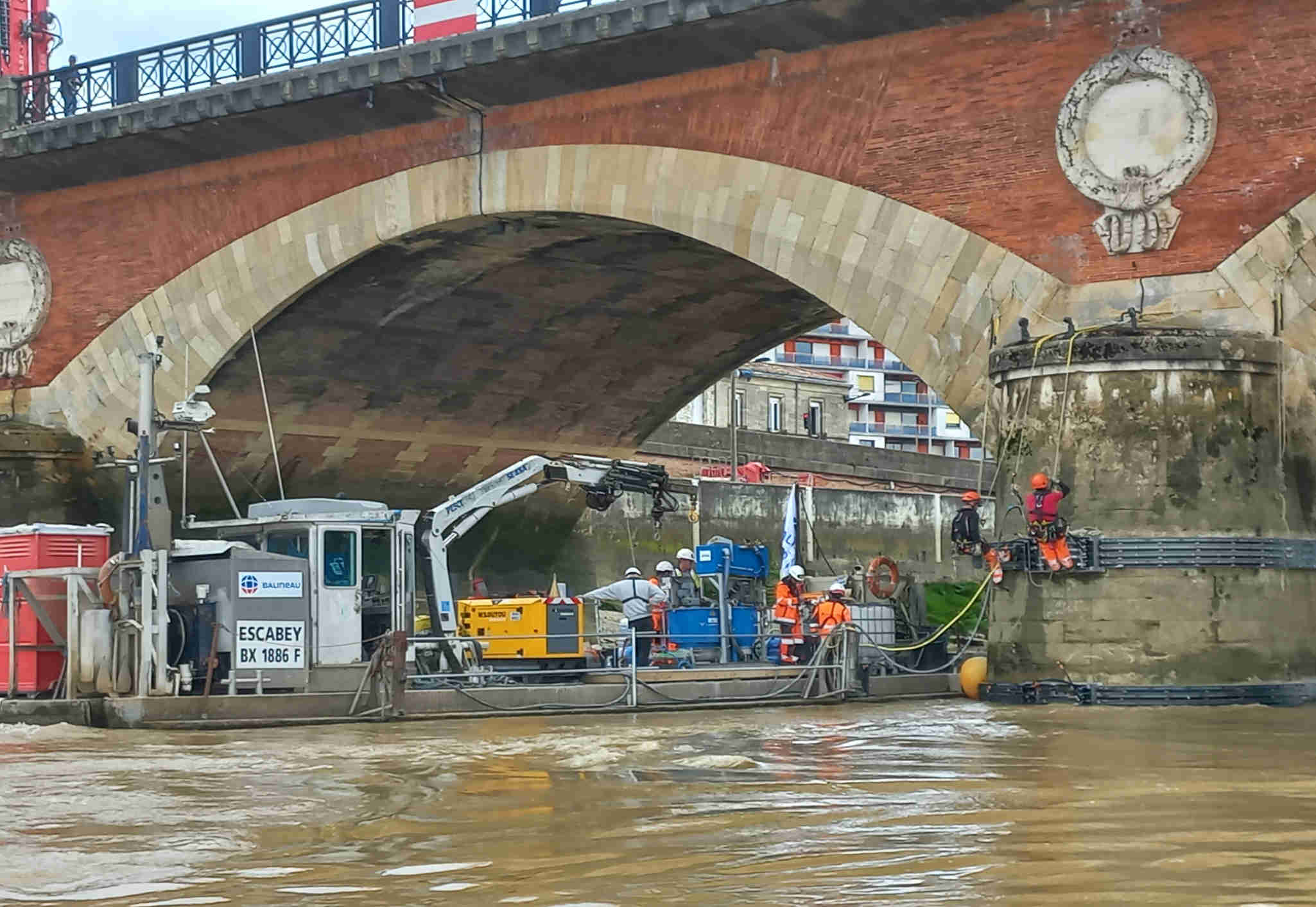 Cerclage des piles pont de pierre